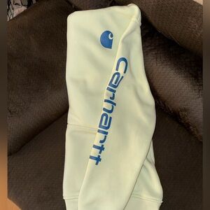 Carhartt women’s logo hoodie. Barely worn, excellent condition.